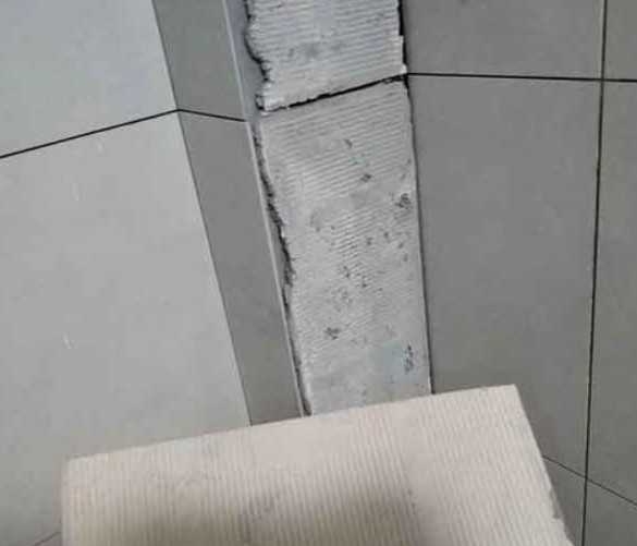 蠡县瓷砖空鼓维修公司分享下厨房瓷砖脱落的补救措施。